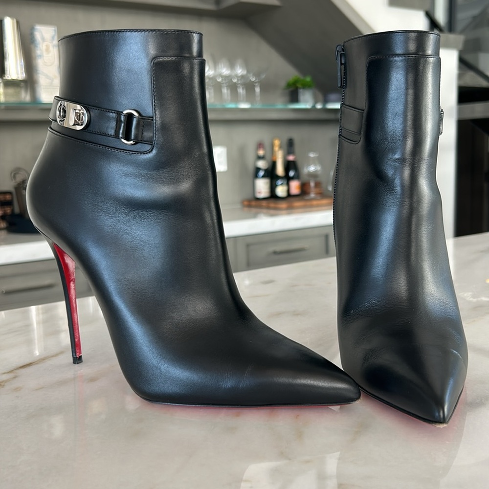 Authentic Christian Louboutin black bootiessz40